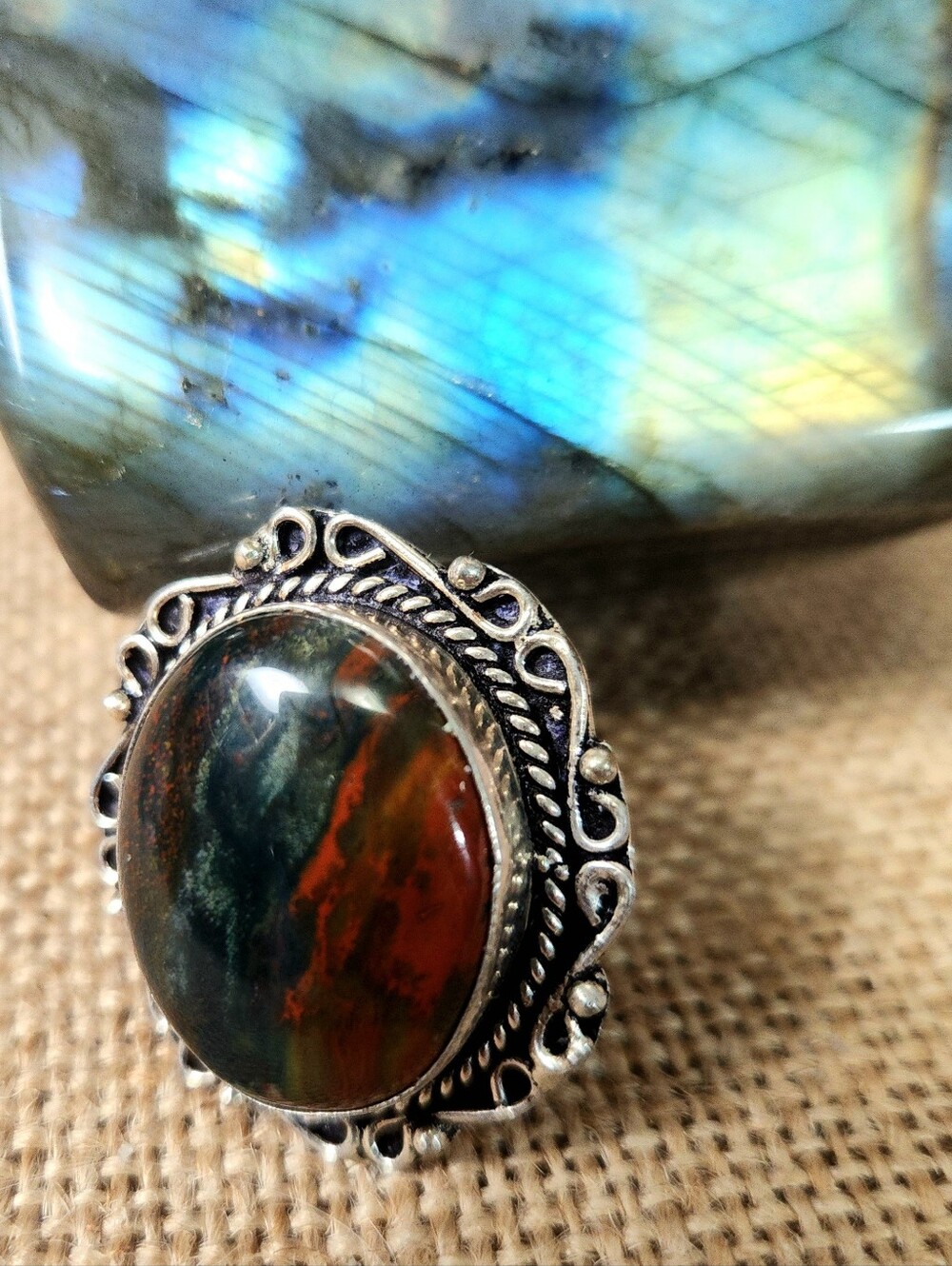 ~Lg,Stunning, Vtg- Style Ring/Gorgeous, Vivid Red & Black, Oval Bloodstone Cabo~